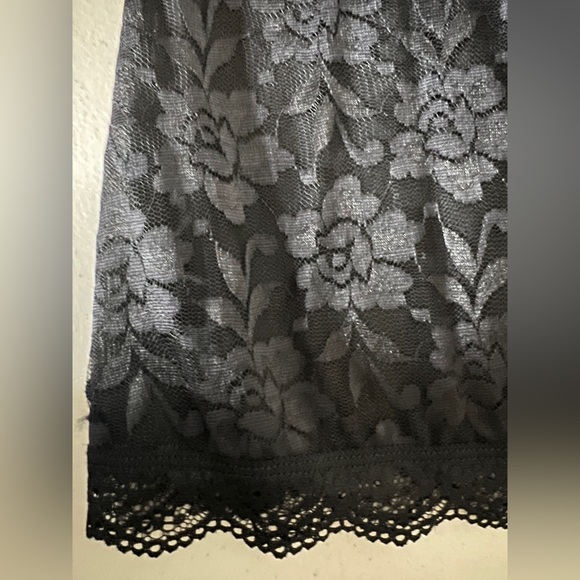 🖤 NWOT! Sheer Black Floral Lace Tank - Picture 3 of 8